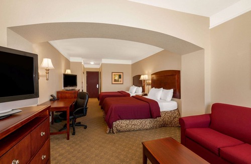 Dodge City Hotel | La Quinta Inn & Suites by Wyndham Dodge City