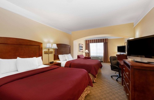 Dodge City Hotel | La Quinta Inn & Suites by Wyndham Dodge City