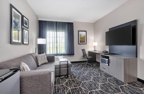Fairfield Hotel | La Quinta Inn & Suites by Wyndham Fairfield TX