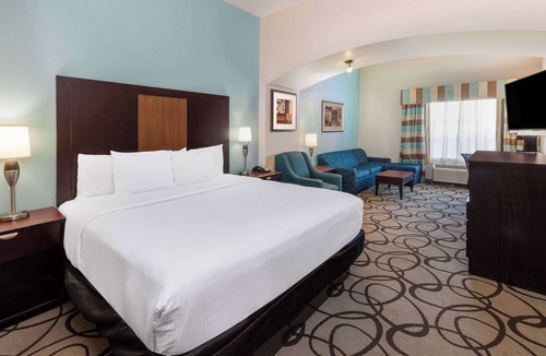Fort Worth Hotel | La Quinta Inn & Suites by Wyndham Fort Worth - Lake Worth