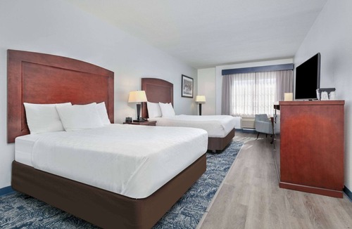 Richland Hills Hotel | La Quinta Inn & Suites by Wyndham Fort Worth NE Mall