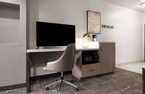 Forest Hill Hotel | La Quinta Inn & Suites by Wyndham Ft. Worth - Forest Hill TX