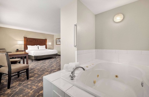 Grants Pass Hotel | La Quinta Inn & Suites by Wyndham Grants Pass