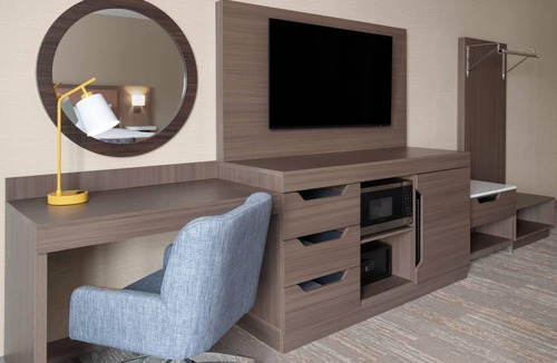 Queens Hotel | La Quinta Inn & Suites By Wyndham Queens NYC/JFK AirTrain