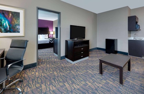 Pleasanton Hotel | La Quinta Inn & Suites by Wyndham Jourdanton - Pleasanton