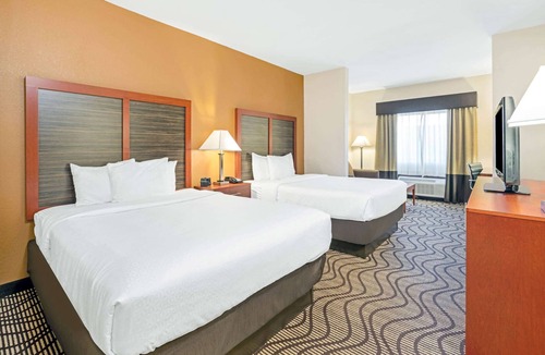 Midwest City Hotel | La Quinta Inn & Suites by Wyndham Midwest City - Tinker AFB