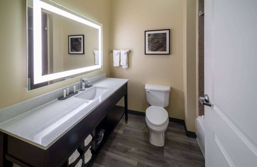 New Caney Hotel | La Quinta Inn & Suites by Wyndham Houston New Caney
