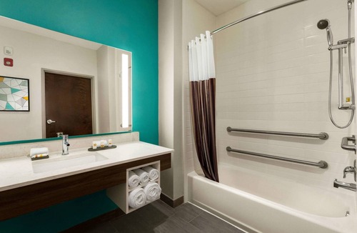 Greatwood Hotel | La Quinta Inn & Suites by Wyndham Richmond-Sugarland