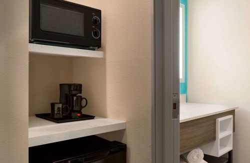 Greatwood Hotel | La Quinta Inn & Suites by Wyndham Richmond-Sugarland