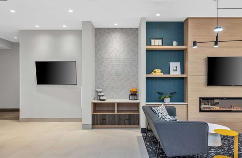 San Jose Hotel | La Quinta Inn & Suites by Wyndham San Jose Airport-Downtown