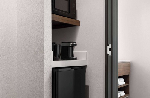 Capitol District Hotel | La Quinta Inn & Suites By Wyndham Austin South