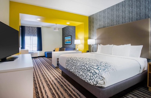 Amherst Hotel | La Quinta Inn & Suites by Wyndham Buffalo Amherst