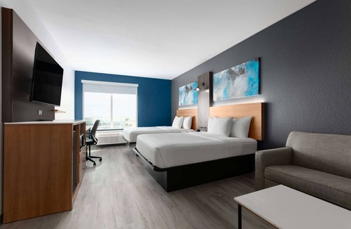 Burleson Hotel | La Quinta Inn & Suites by Wyndham Ft. Worth - Burleson