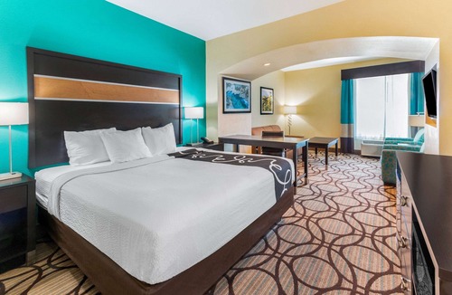 Carlsbad Hotel | La Quinta Inn & Suites by Wyndham Carlsbad