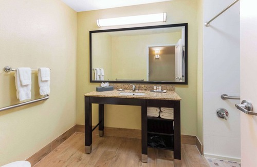 Carlsbad Hotel | La Quinta Inn & Suites by Wyndham Carlsbad