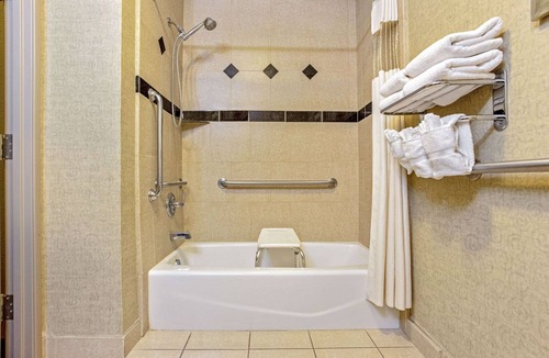 Cleburne Hotel | La Quinta Inn & Suites by Wyndham Cleburne