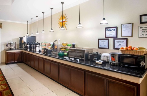 Columbus Hotel | La Quinta Inn & Suites by Wyndham Columbus TX