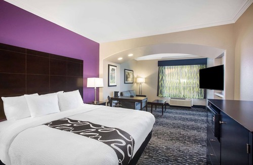 Columbus Hotel | La Quinta Inn & Suites by Wyndham Columbus TX