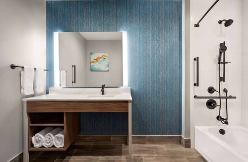 Amistad National Recreational Area Hotel | La Quinta Inn & Suites by Wyndham Del Rio