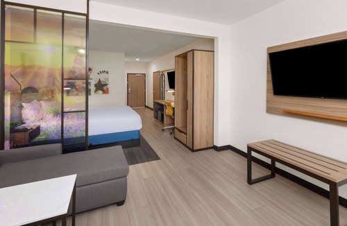 El Dorado West Hotel | La Quinta Inn & Suites by Wyndham El Paso East Loop-375