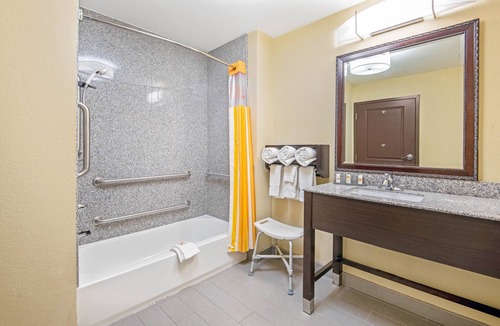 Elk City Hotel | La Quinta Inn & Suites by Wyndham Elk City