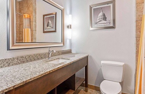 Guthrie Hotel | La Quinta Inn & Suites by Wyndham Guthrie