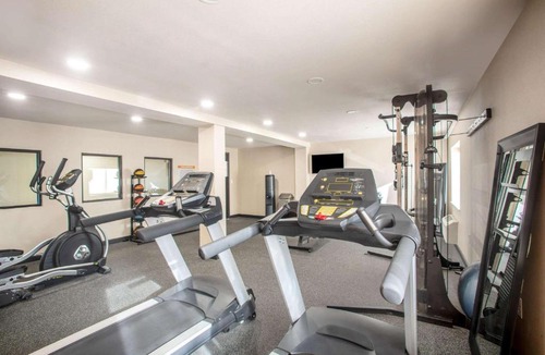 Hazelwood Hotel | La Quinta Inn & Suites by Wyndham St Louis Hazelwood North