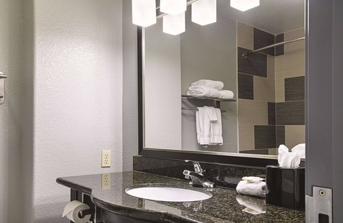 Hutchins Hotel | La Quinta Inn & Suites by Wyndham Dallas - Hutchins