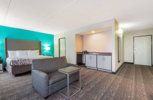 Jamestown Hotel | La Quinta Inn & Suites by Wyndham Jamestown