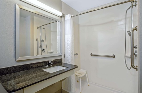 Kearney Hotel | La Quinta Inn & Suites by Wyndham Kearney