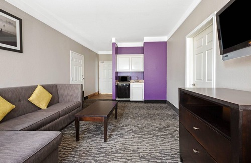 Pearland Hotel | La Quinta Inn & Suites by Wyndham Pearland - Houston South
