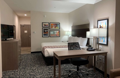 Red Oak Hotel | La Quinta Inn & Suites by Wyndham-Red Oak TX IH-35E