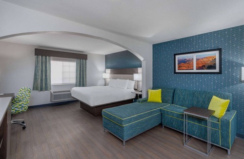 Santa Rosa Hotel | La Quinta Inn & Suites by Wyndham Santa Rosa
