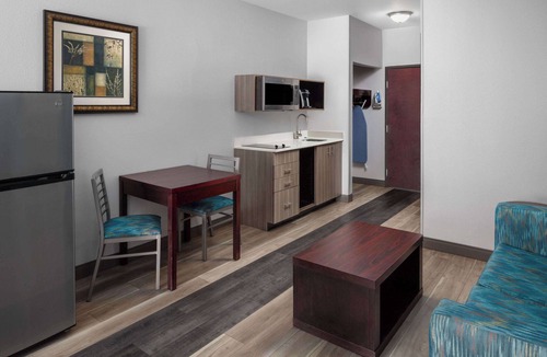 Woodward Hotel | La Quinta Inn & Suites by Wyndham Woodward