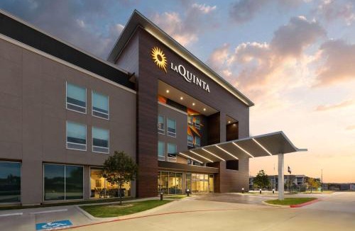 McNeil Hotel | La Quinta Inn & Suites by Wyndham Austin Parmer Tech Ridge