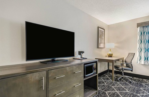 Batavia Hotel | La Quinta Inn & Suites by Wyndham Batavia