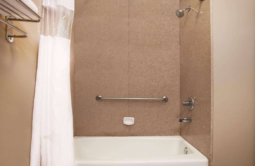 Beaumont Hotel | La Quinta Inn & Suites by Wyndham Beaumont West