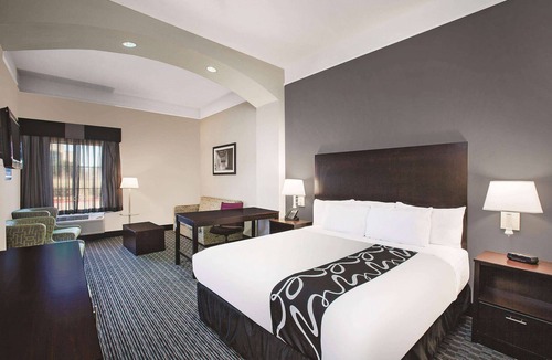 Beaumont Hotel | La Quinta Inn & Suites by Wyndham Beaumont West