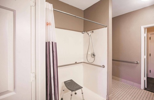 Beaumont Hotel | La Quinta Inn & Suites by Wyndham Beaumont West