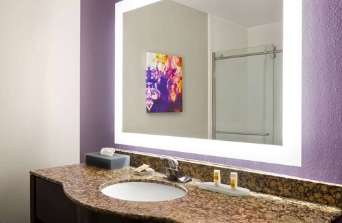 Lackawanna Hotel | La Quinta Inn & Suites by Wyndham Lackawanna
