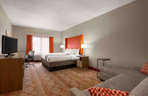 Lackawanna Hotel | La Quinta Inn & Suites by Wyndham Lackawanna