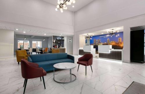 Burleson Hotel | La Quinta Inn & Suites by Wyndham Ft Worth-Burleson