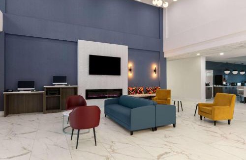 Burleson Hotel | La Quinta Inn & Suites by Wyndham Ft Worth-Burleson
