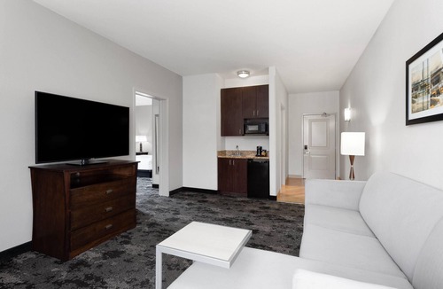 Columbus Hotel | La Quinta Inn & Suites by Wyndham Columbus - Edinburgh