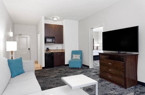 Columbus Hotel | La Quinta Inn & Suites by Wyndham Columbus - Edinburgh
