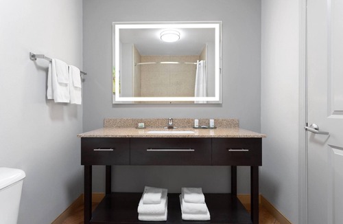 Columbus Hotel | La Quinta Inn & Suites by Wyndham Columbus - Edinburgh