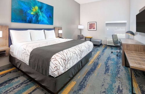 White Rock Hills Hotel | La Quinta Inn & Suites by Wyndham Dallas/Fairpark