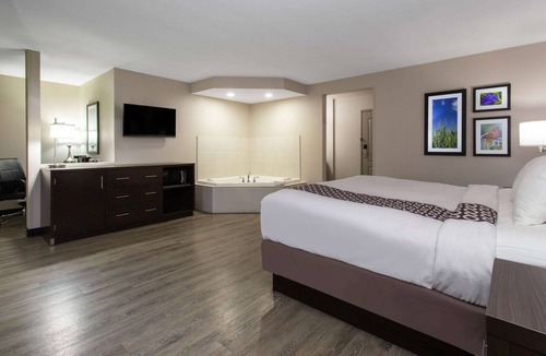 Effingham Hotel | La Quinta Inn & Suites by Wyndham Effingham