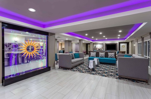 Effingham Hotel | La Quinta Inn & Suites by Wyndham Effingham