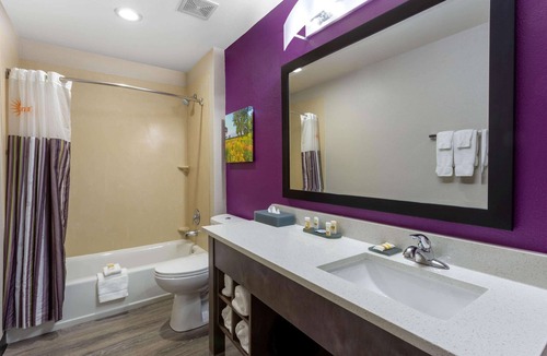 Effingham Hotel | La Quinta Inn & Suites by Wyndham Effingham